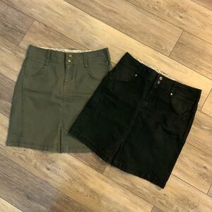 Columbia Women's Set of Two Mini Skirt in Olive and Black. Size 4